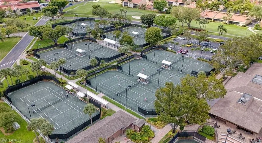 13 Har-Tru tennis courts