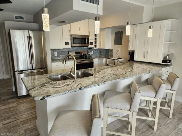 330 Tudor DR # 106, CAPE CORAL FL 33904