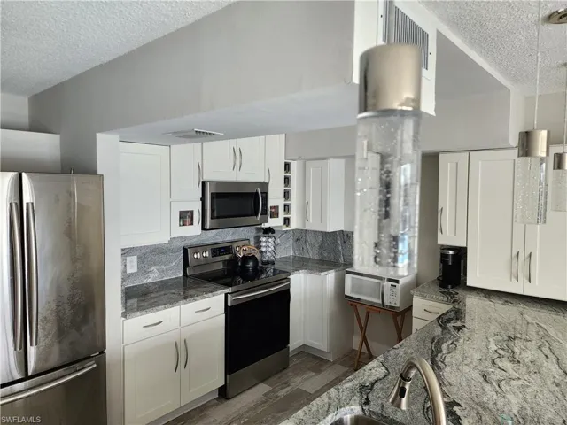 330 Tudor DR # 106, CAPE CORAL FL 33904