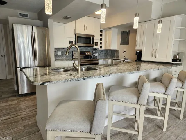 330 Tudor DR # 106, CAPE CORAL FL 33904