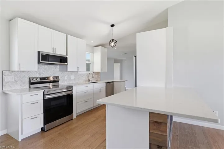 3432 Sw 14th Pl, Cape Coral, Florida 33914