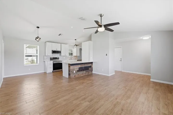 3432 Sw 14th Pl, Cape Coral, Florida 33914