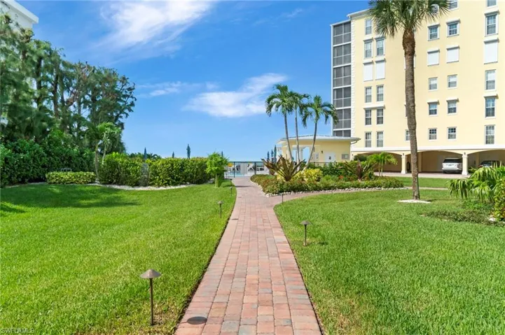 3483  Gulf Shore N BLVD, Naples, FL 34103
