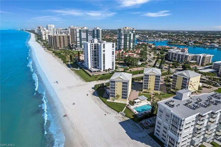 Perfectly located in the heart of the best amenities, just a short walk to The Village Shops on Venetian Bay, offering top dining, shopping, and entertainment, and only minutes from 5th Avenue South, Third Street South, Waterside Shops & fantastic golf/entertainment opportunities.