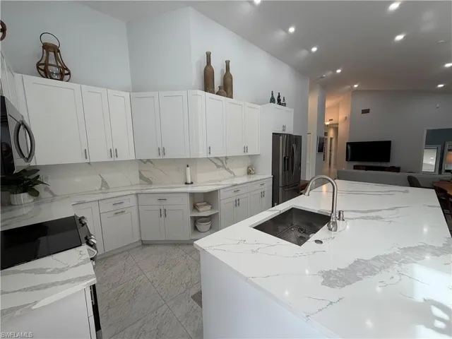 5950  Almaden  DR, Naples, FL 34119