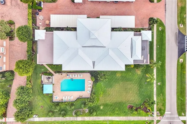 Bird's eye view of a pool area