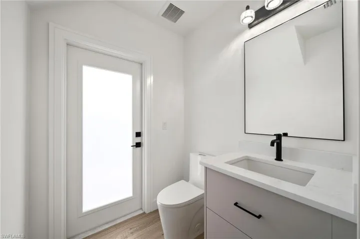1/2 bath /Pool Bathroom