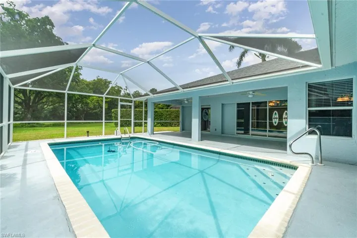 Privacy on both sides of pool