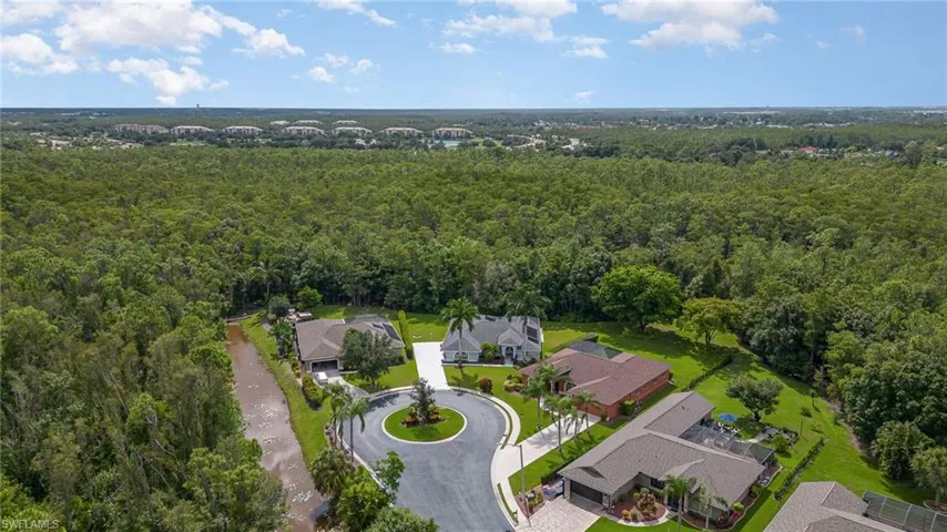 Birds eye view of property