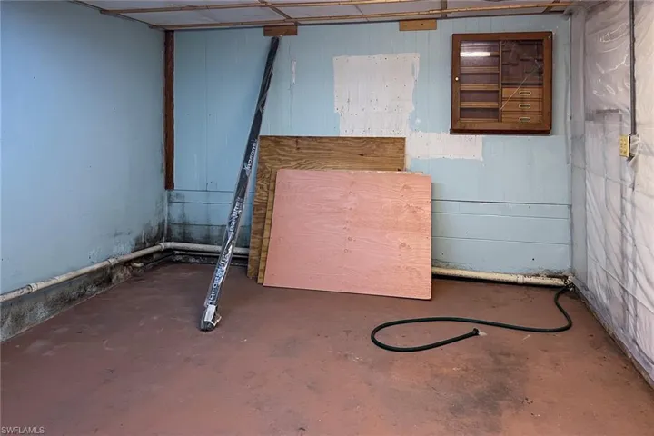 room behind house for workshop