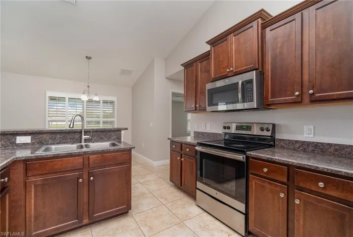 3423 NE 12th AVE, CAPE CORAL FL 33909