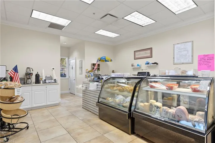 Hole In One Bagel Shop