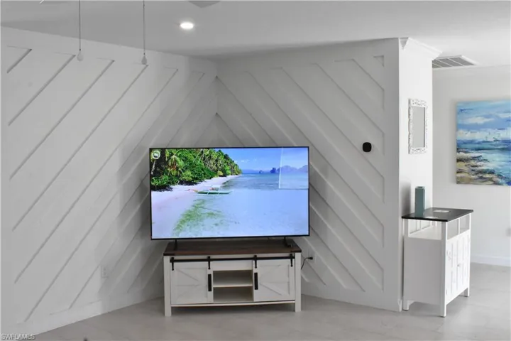 Detailed view of baseboards