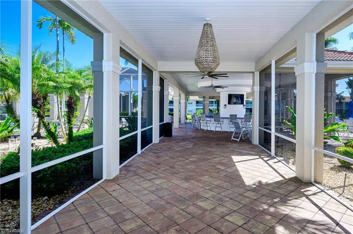 Outdoor lanai bar