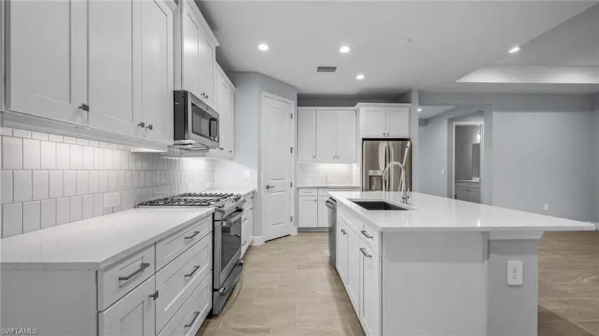 3045  Heritage Pines  DR, Fort Myers, FL 33905
