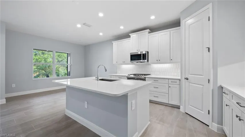 3045  Heritage Pines  DR, Fort Myers, FL 33905