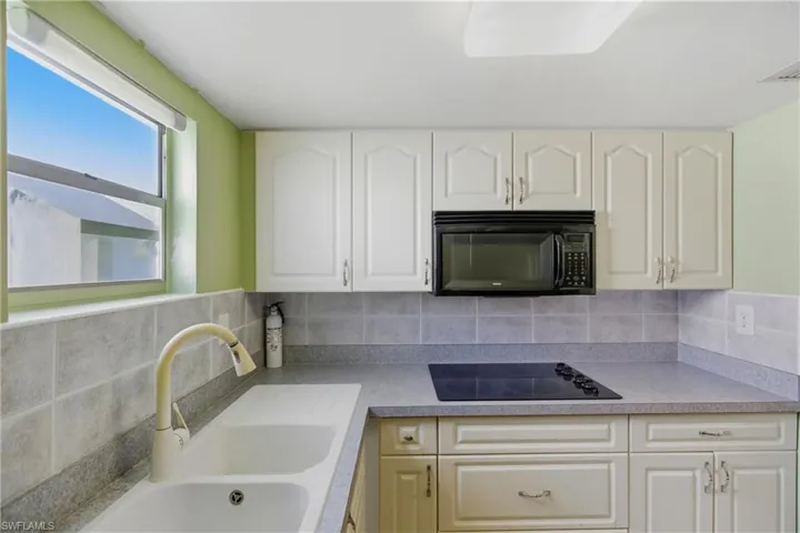4931  Vincennes  CT, Cape Coral, FL 33904