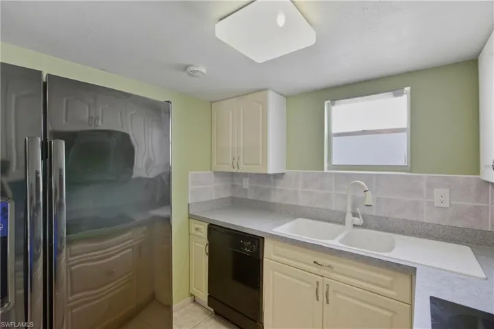 4931  Vincennes  CT, Cape Coral, FL 33904