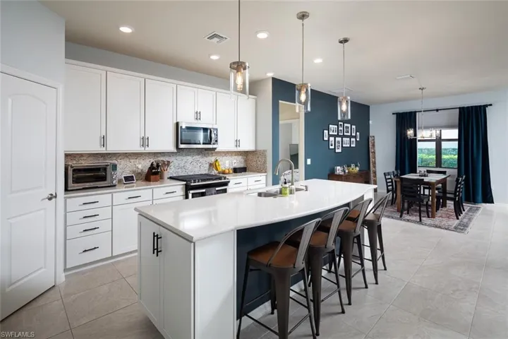 7266  Wilton  DR, Naples, FL 34109