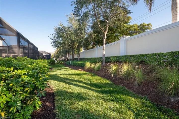 7266  Wilton  DR, Naples, FL 34109