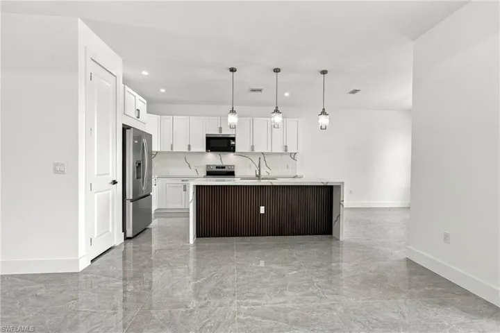 3900 25th St Sw, Lehigh Acres, Florida 33976