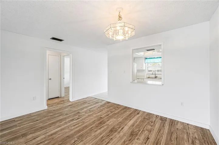 300  Valley Stream  DR, Naples, FL 34113