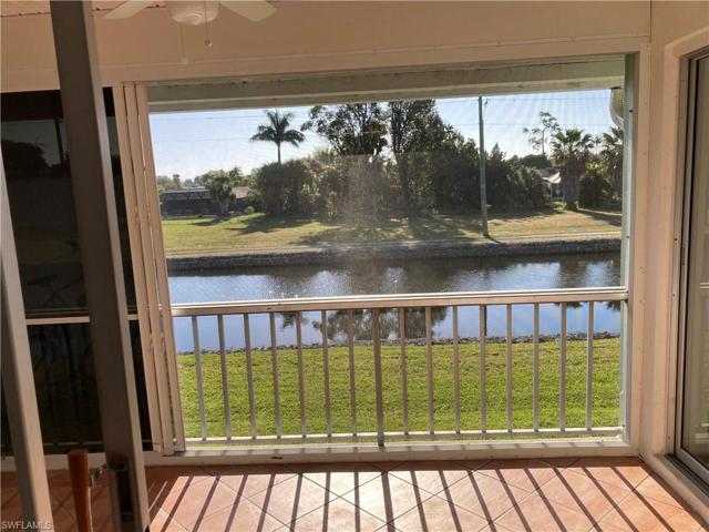 300  Valley Stream  DR, Naples, FL 34113