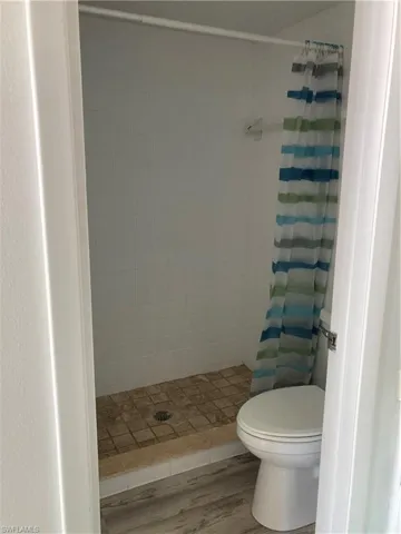 300  Valley Stream  DR, Naples, FL 34113