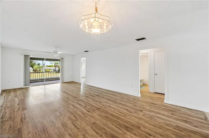 300  Valley Stream  DR, Naples, FL 34113