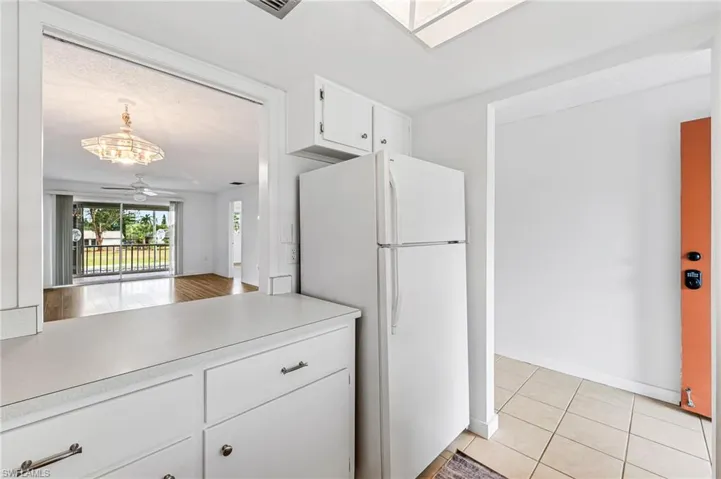 300  Valley Stream  DR, Naples, FL 34113