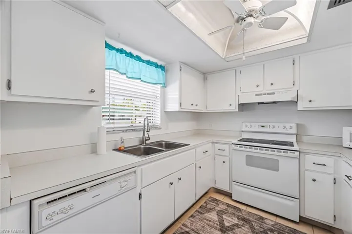 300  Valley Stream  DR, Naples, FL 34113