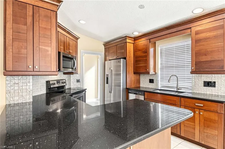 5821 Drummond Way, Naples, Florida 34119
