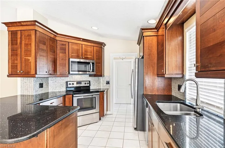 5821 Drummond Way, Naples, Florida 34119