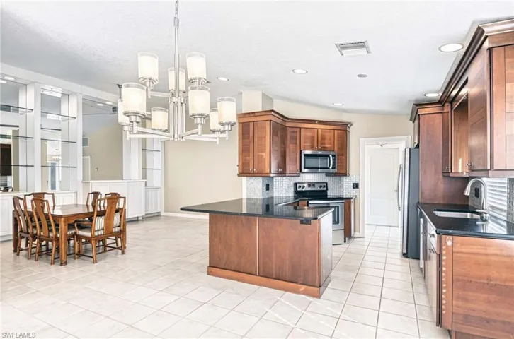 5821 Drummond Way, Naples, Florida 34119