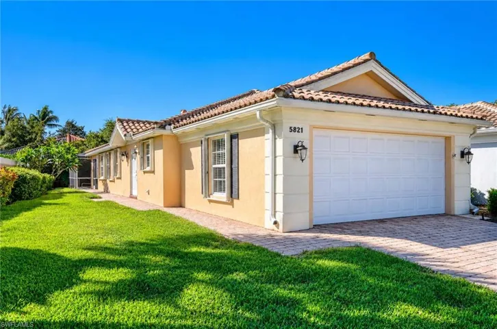 5821 Drummond Way, Naples, Florida 34119