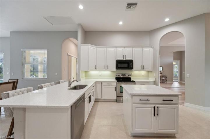 388  Cypress W WAY, Naples, FL 34110