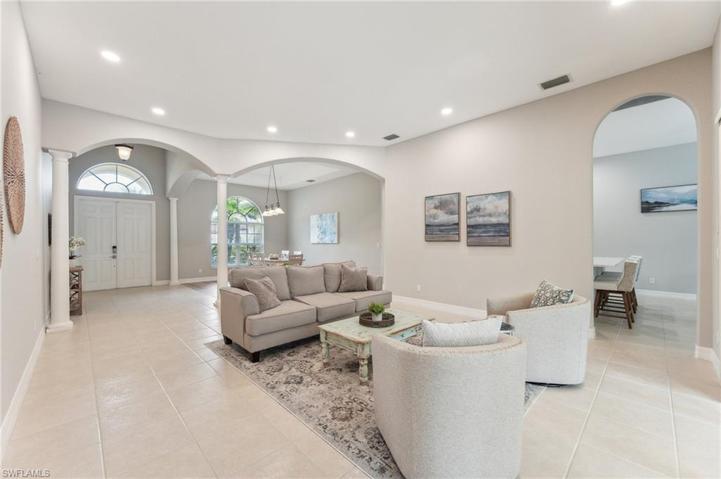 388  Cypress W WAY, Naples, FL 34110