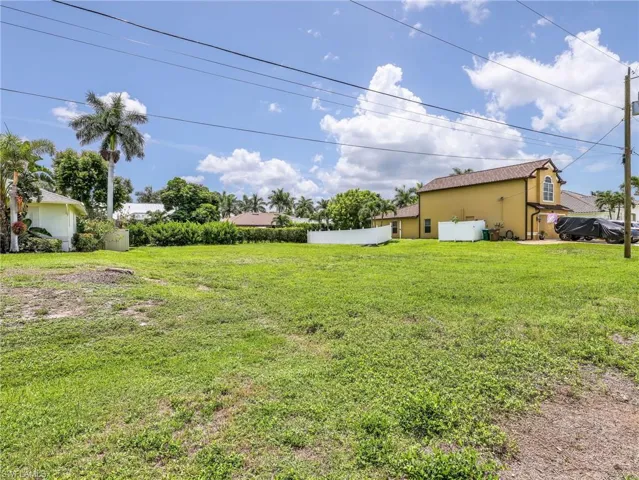 5235 27th Pl, Cape Coral, Florida 33914