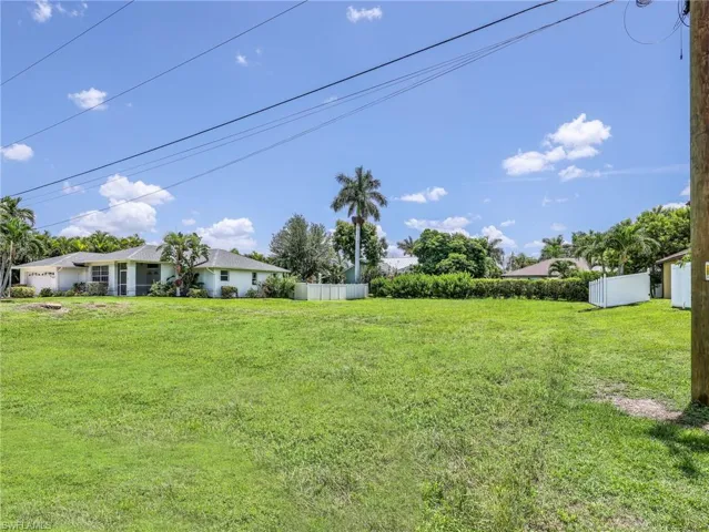 5235 27th Pl, Cape Coral, Florida 33914