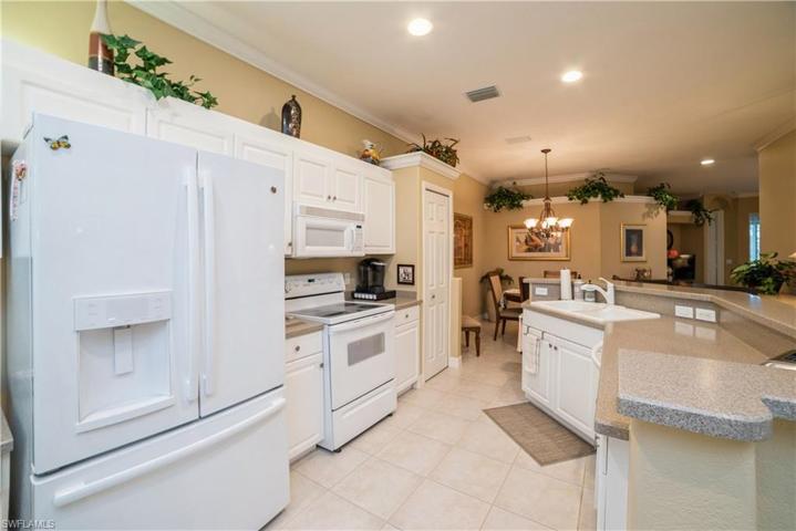15124  Sterling Oaks  DR, Naples, FL 34110