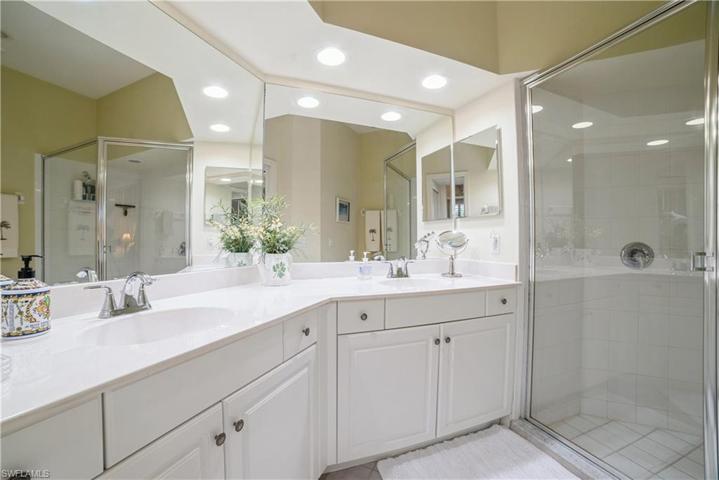 15124  Sterling Oaks  DR, Naples, FL 34110
