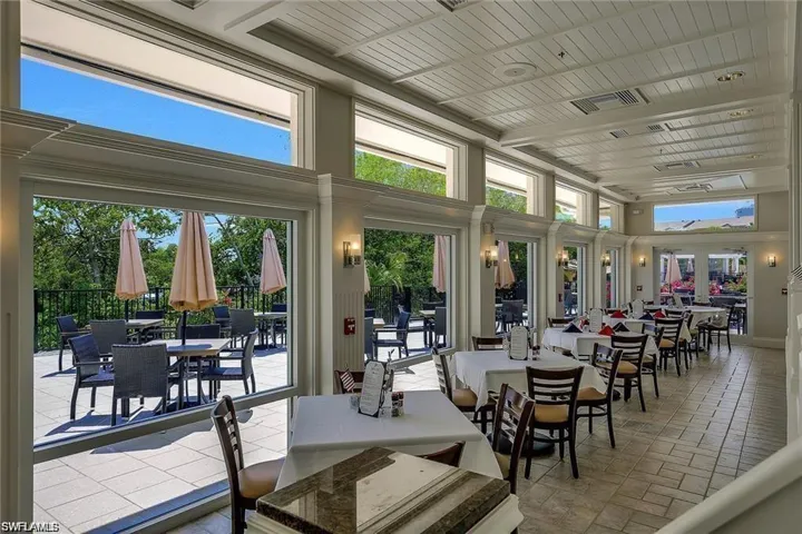 Inside/outside dining