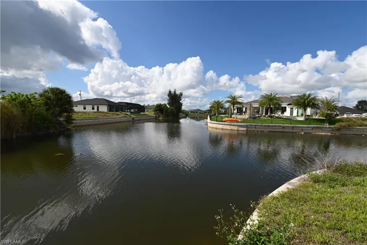 432 SW 22nd  ST, Cape Coral, FL 33991