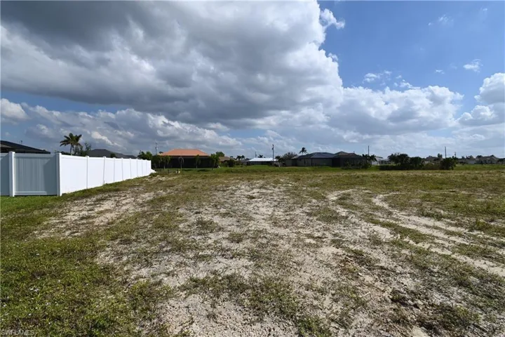 432 SW 22nd  ST, Cape Coral, FL 33991