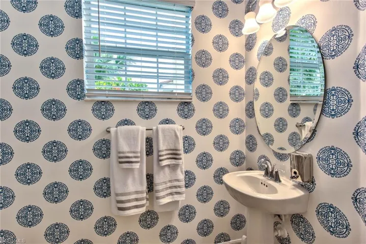 2612  Blossom  WAY, Naples, FL 34120