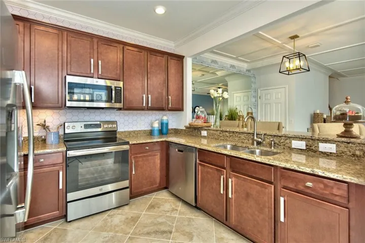 2612  Blossom  WAY, Naples, FL 34120
