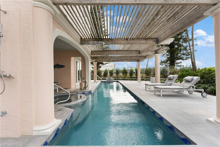15  Casa Mar  LN, Naples, FL 34103