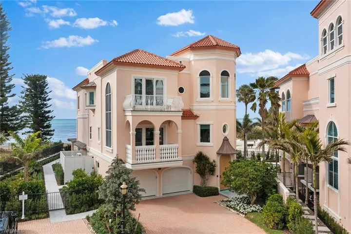 15  Casa Mar  LN, Naples, FL 34103