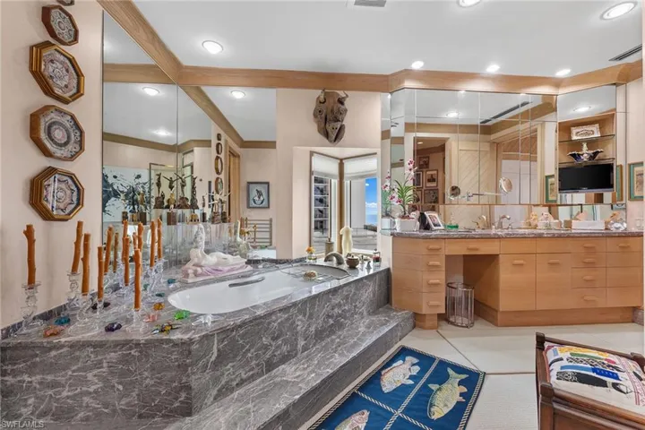 15  Casa Mar  LN, Naples, FL 34103
