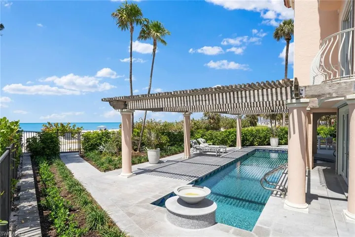 15  Casa Mar  LN, Naples, FL 34103